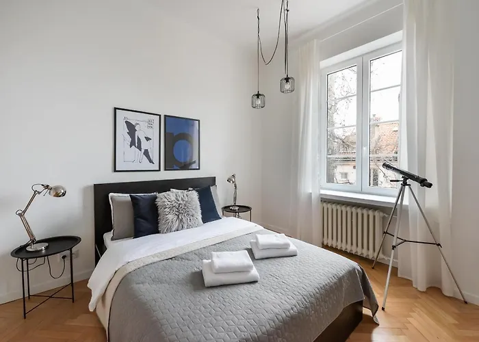 Old Town Basilisk By Bookinghost * ワルシャワ